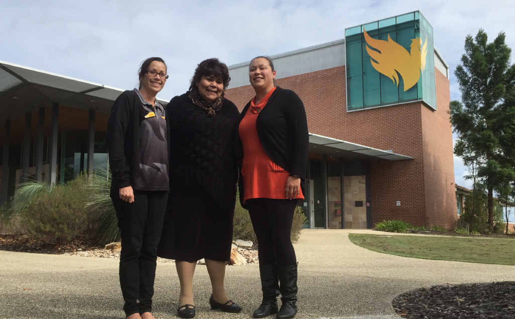 USQ student ambassadors Kate Rozeck and Melinda AhSam are joined by Kambu CEO Stella Taylor-Johnson. USQ student ambassadors Kate Rozeck and Melinda AhSam are joined by Kambu CEO Stella Taylor-Johnson.